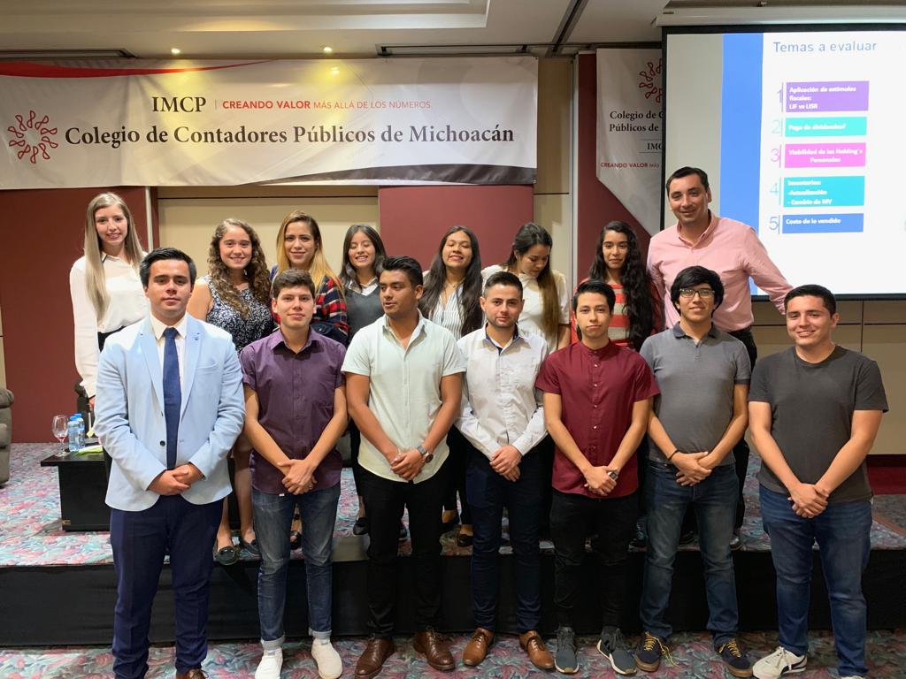 ALUMNOS LASALLISTAS ASISTEN AL PANEL “PANORAMA TRIBUTARIO 2019”