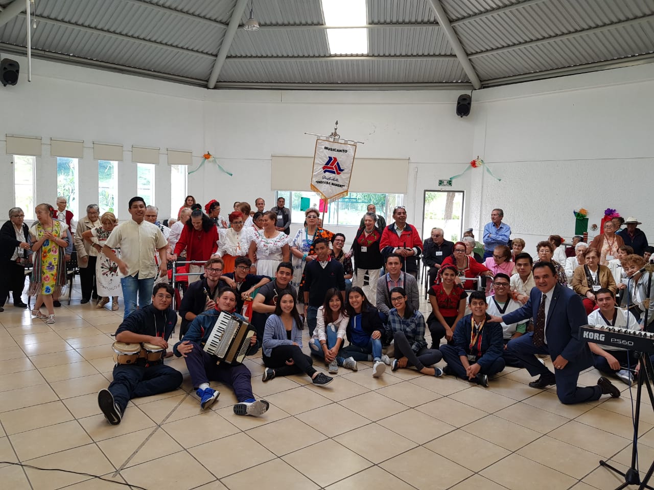 EL GRUPO MUSICANTO DE LA SALLE LLEVA ALEGRÍA MEXICANA A LA ESTANCIA DIURNA DEL ADULTO MAYOR