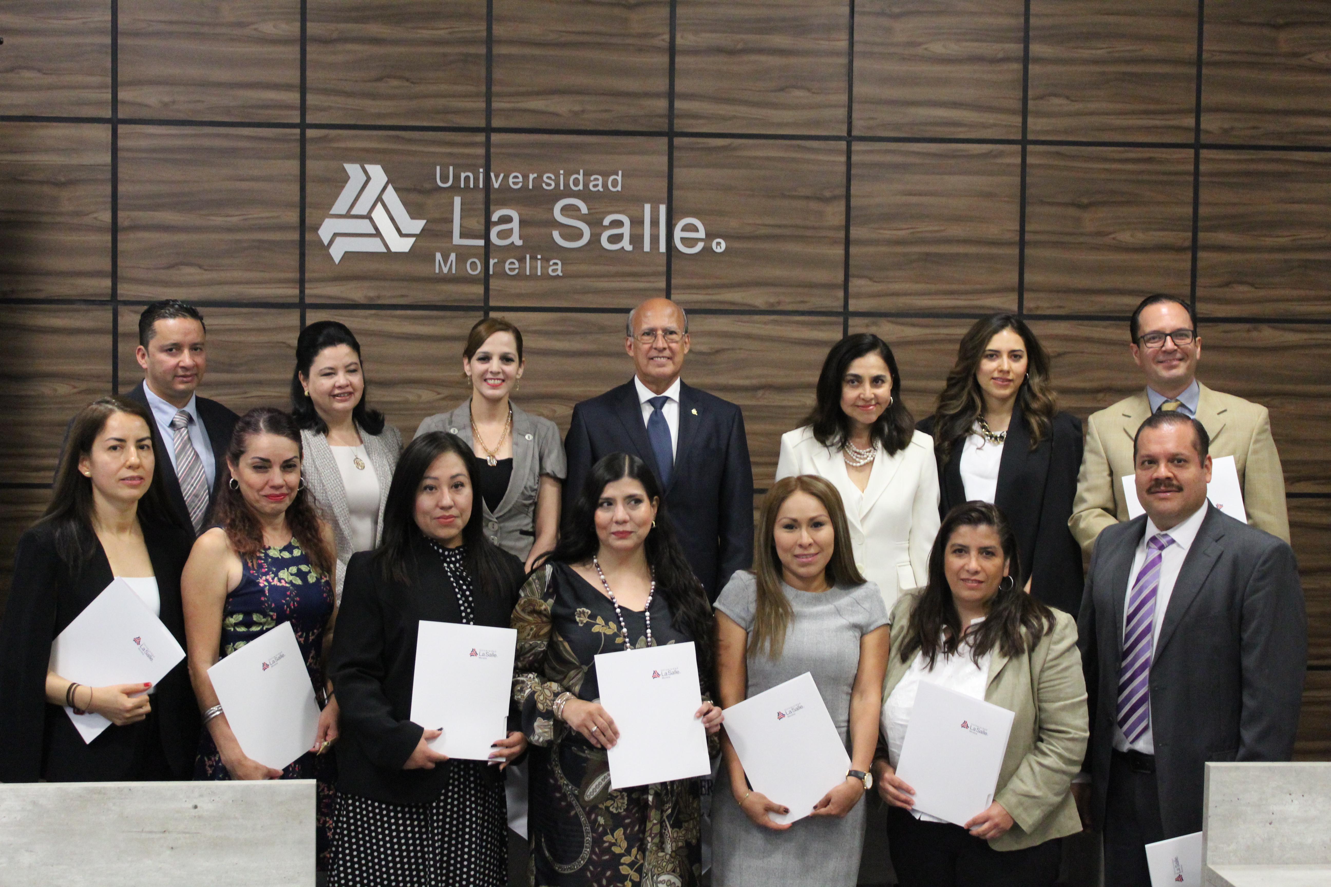 CEREMONIA DE TERMINACIÓN DEL DIPLOMADO EN FORMACIÓN INTEGRAL PARA MEDIADORES