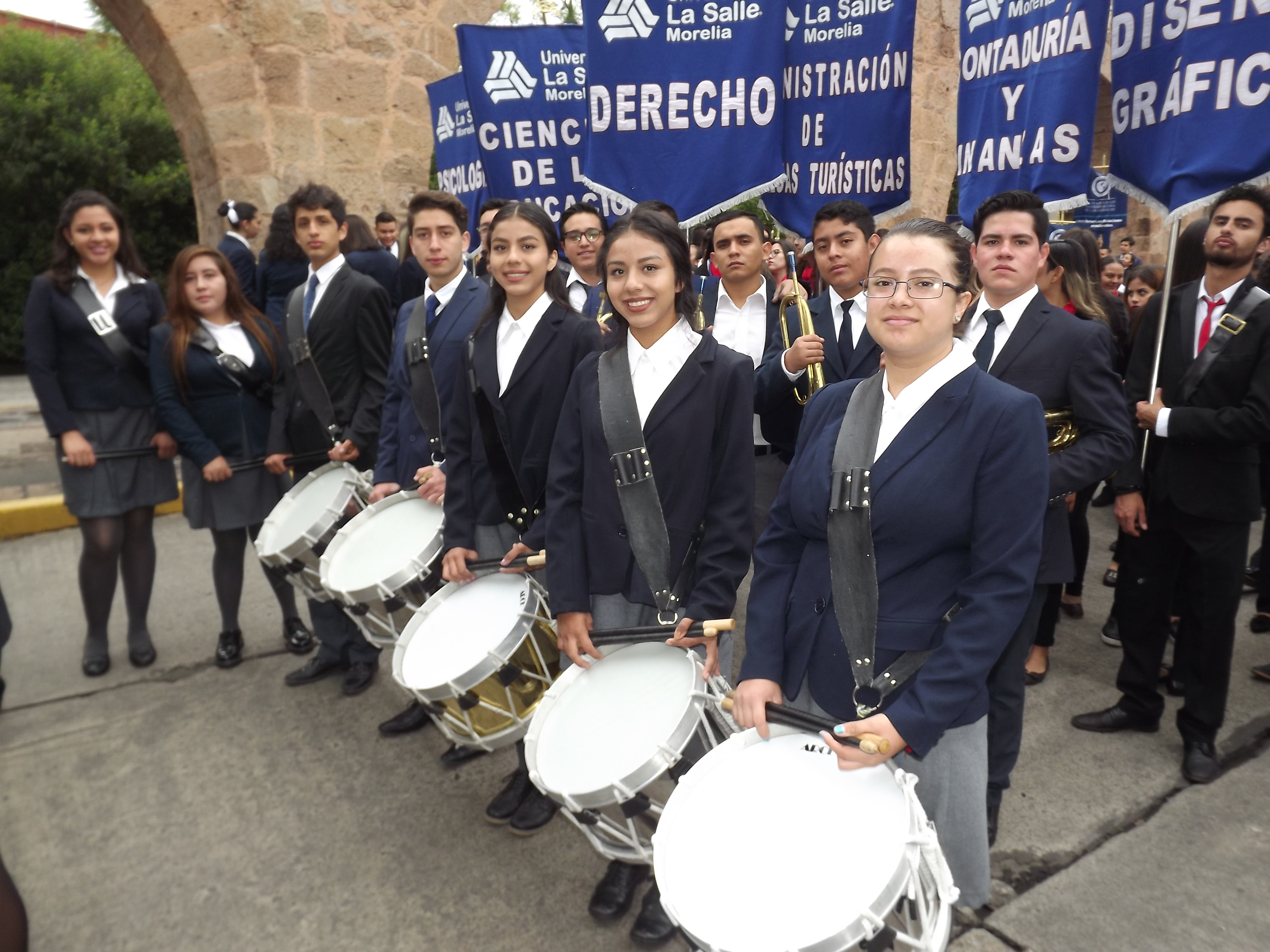 MARCHAN LOS LASALLISTAS EN HONOR DEL GENERALÍSIMO MORELOS