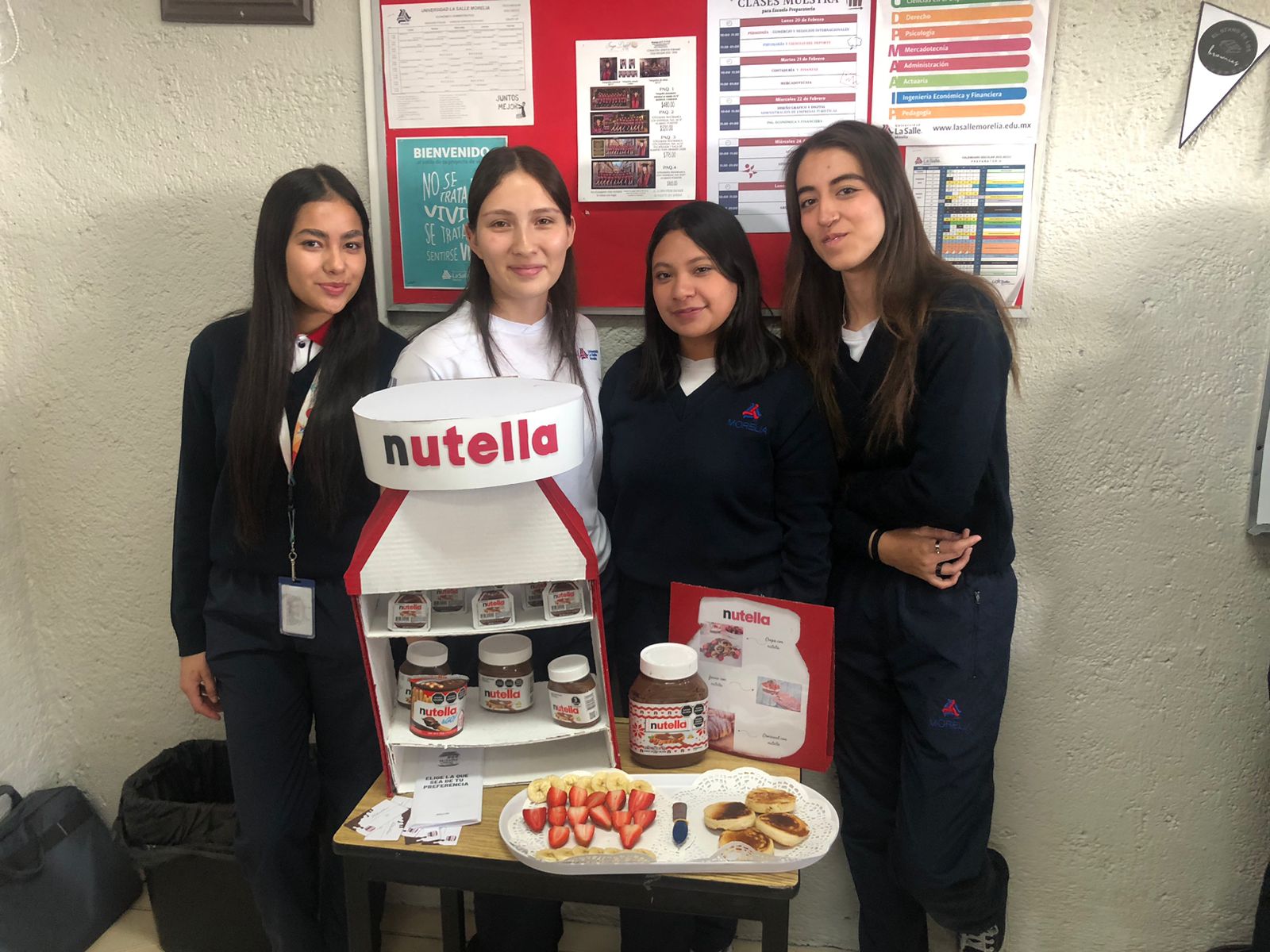 EXPOSICIÓN SOBRE LA PROMOCIÓN PUNTO DE VENTA POR ALUMNOS DE LOS GRUPOS 68 Y 69 DEL ÁREA ECONÓMICO ADMINISTRATIVO DE LA ESCUELA PREPARATORIA.