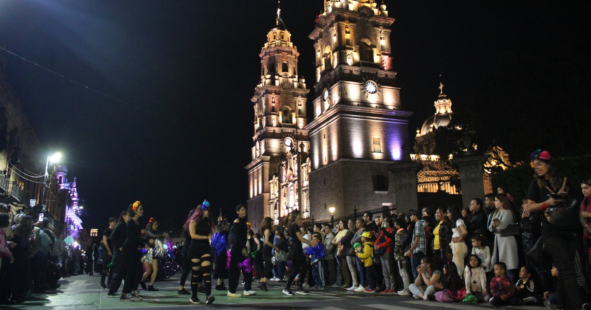 PARTICIPACIÓN EN EL DESFILE DE CATRINAS Y CATRINES