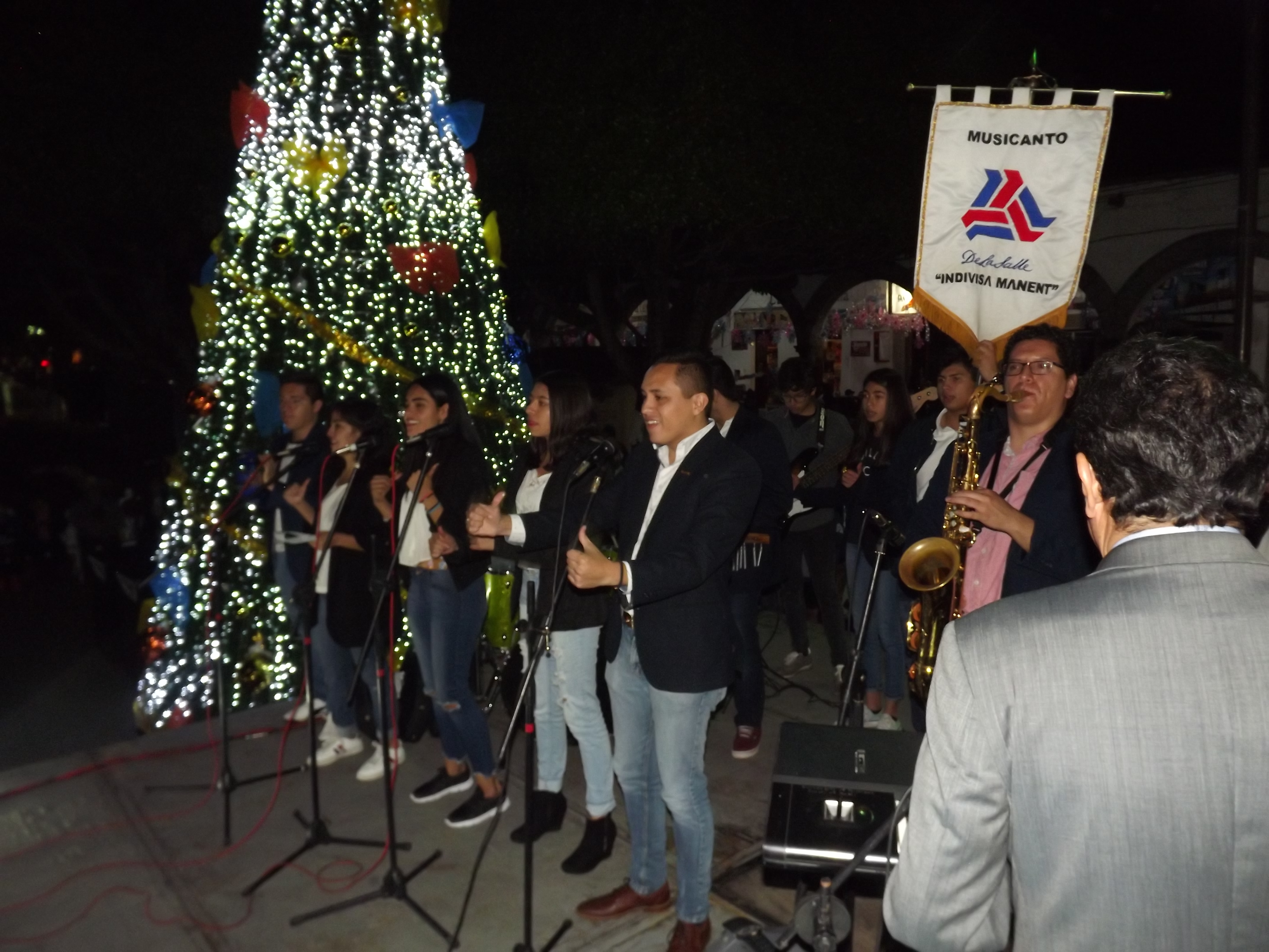 LLEVA MUSICANTO DE LA SALLE MORELIA SU CANTO DE NAVIDAD A ZINAPÉCUARO