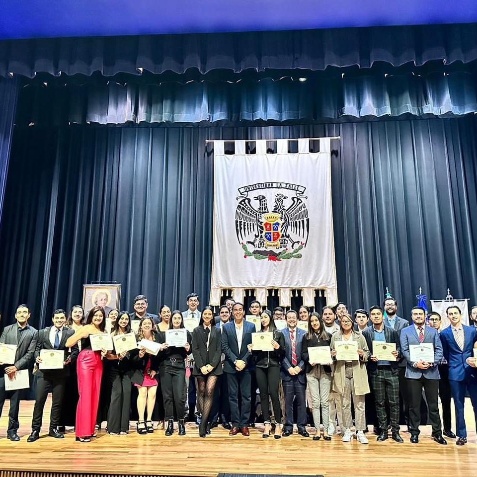 ENTREGA DE CERTIFICACIÓN EN GESTIÓN EMPRESARIAL 