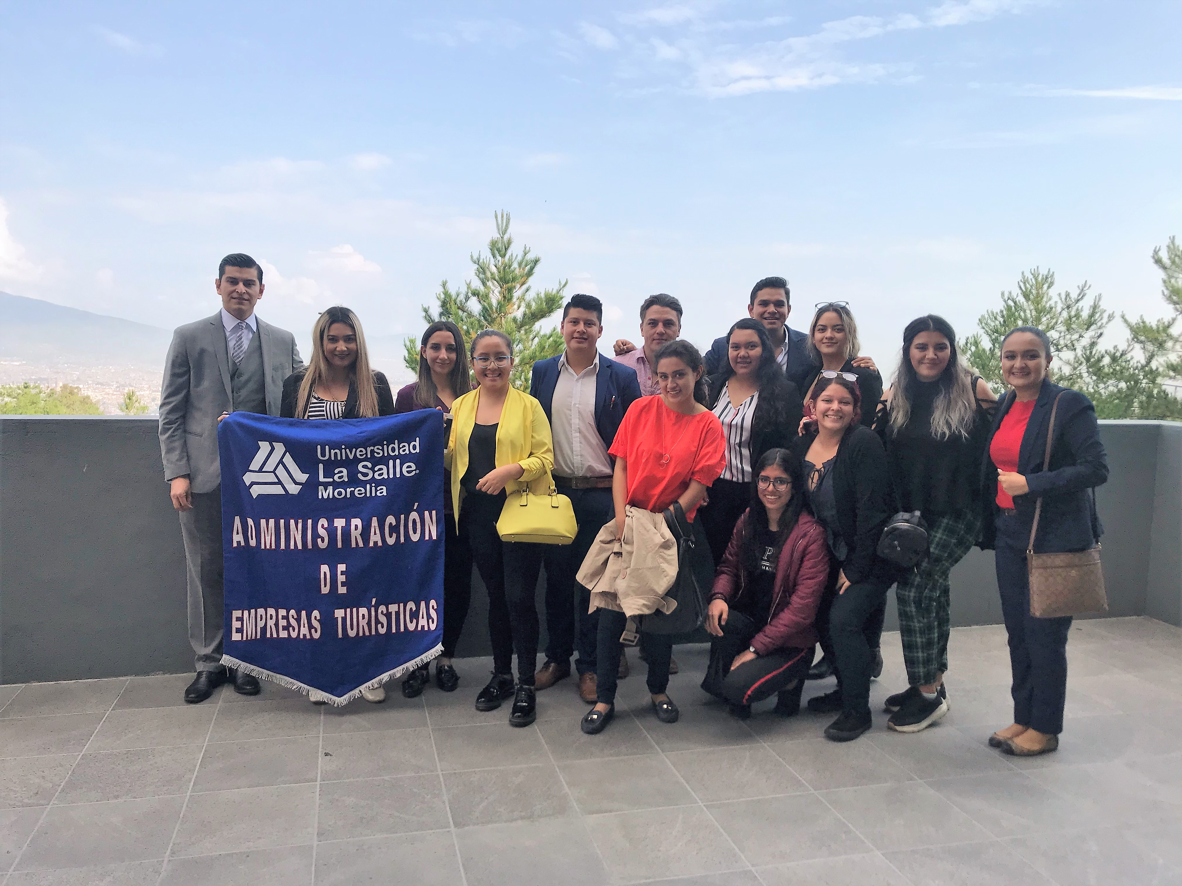 VISITA AL HOTEL FIESTA INN ALTOZANO POR PARTE DE ALUMNOS DE LA ESCUELA DE TURISMO