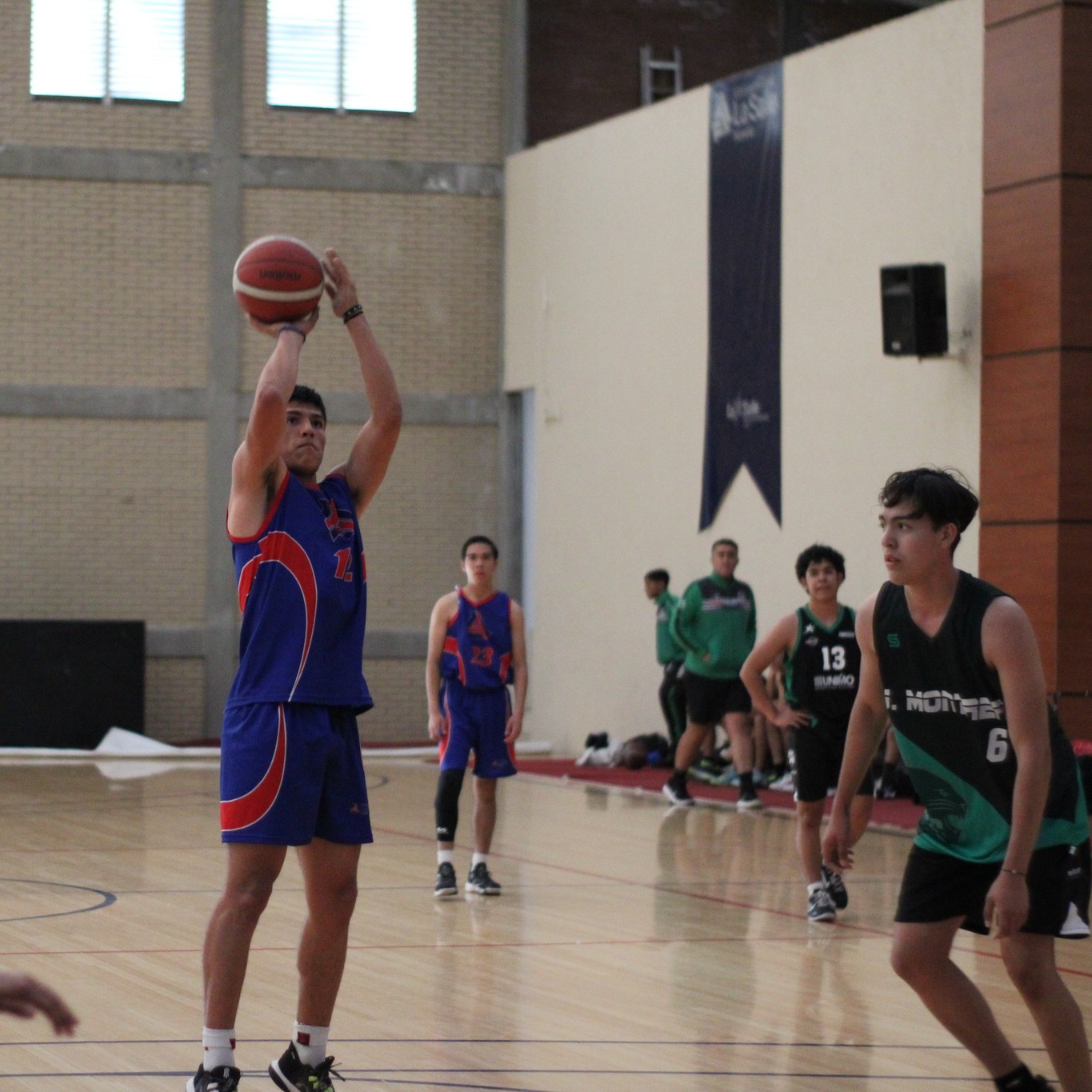 PARTIDO DE BASQUETBOL CONTRA LA UNIVERSIDAD MONTRER