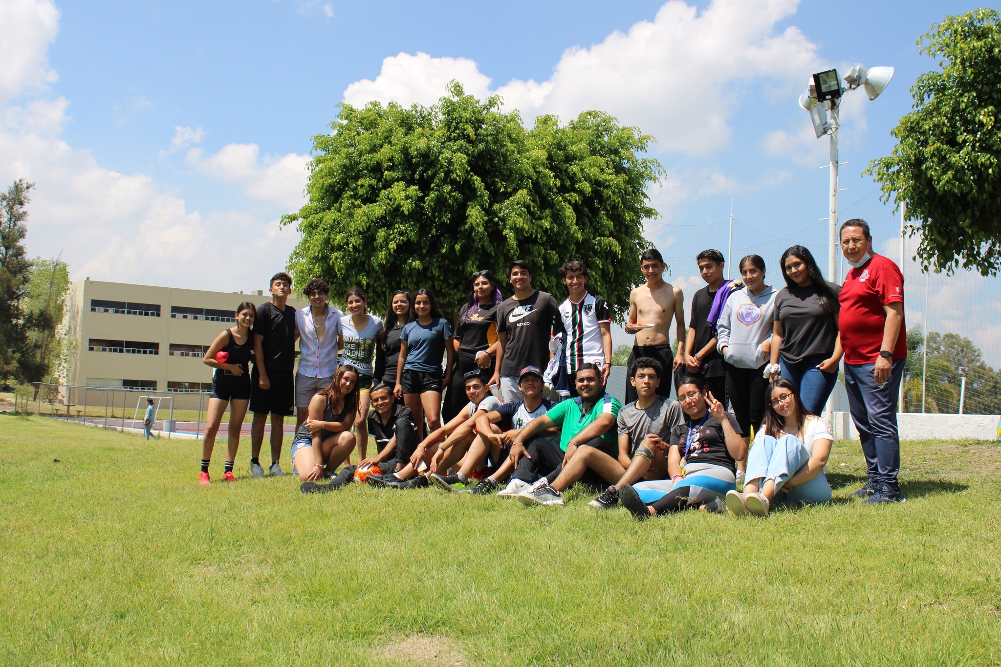 BIENVENIDA A LA LICENCIATURA DE CIENCIAS EN EL DEPORTE 