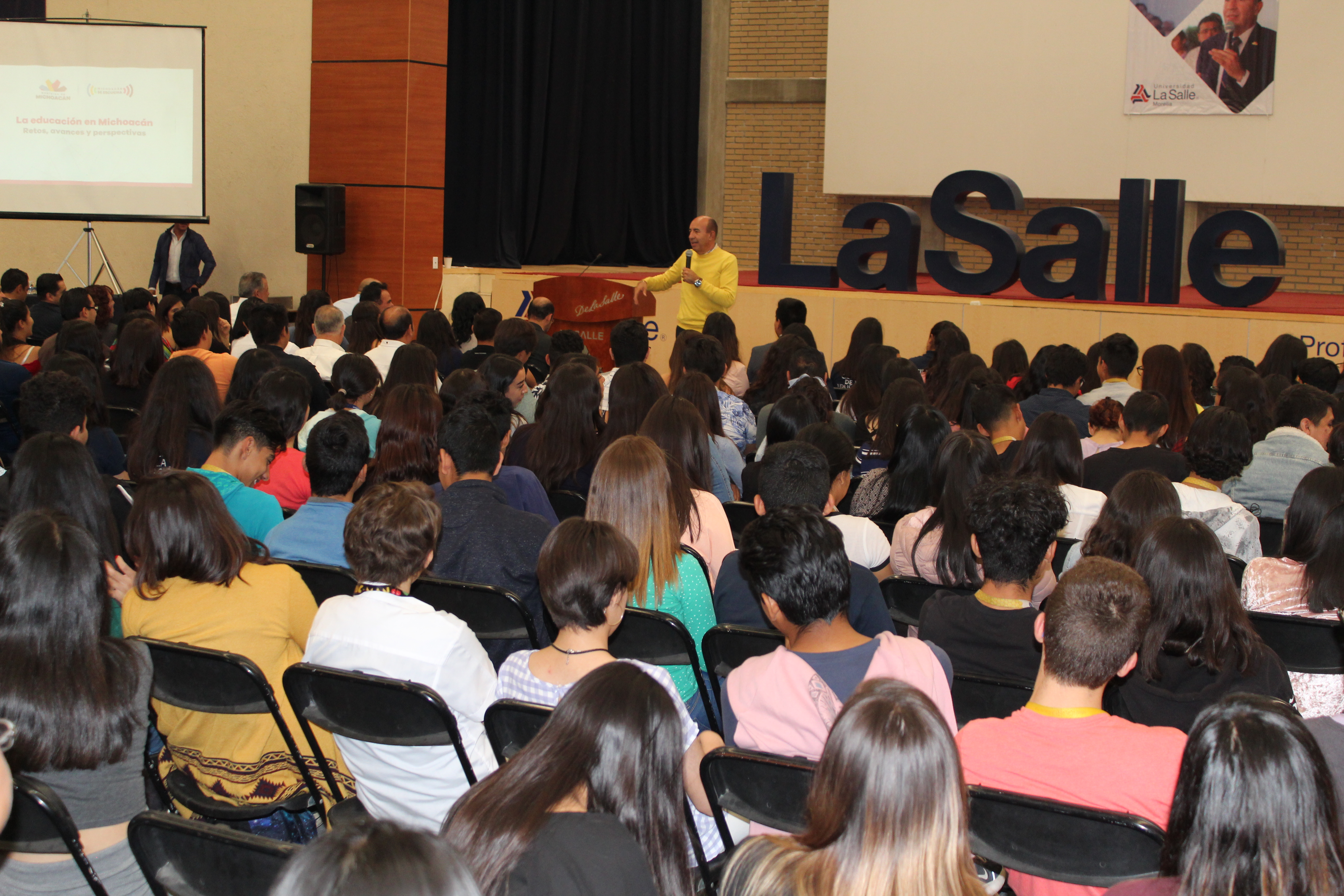 BRINDA PONENCIA ALBERTO FRUTIS EN LA SALLE MORELIA