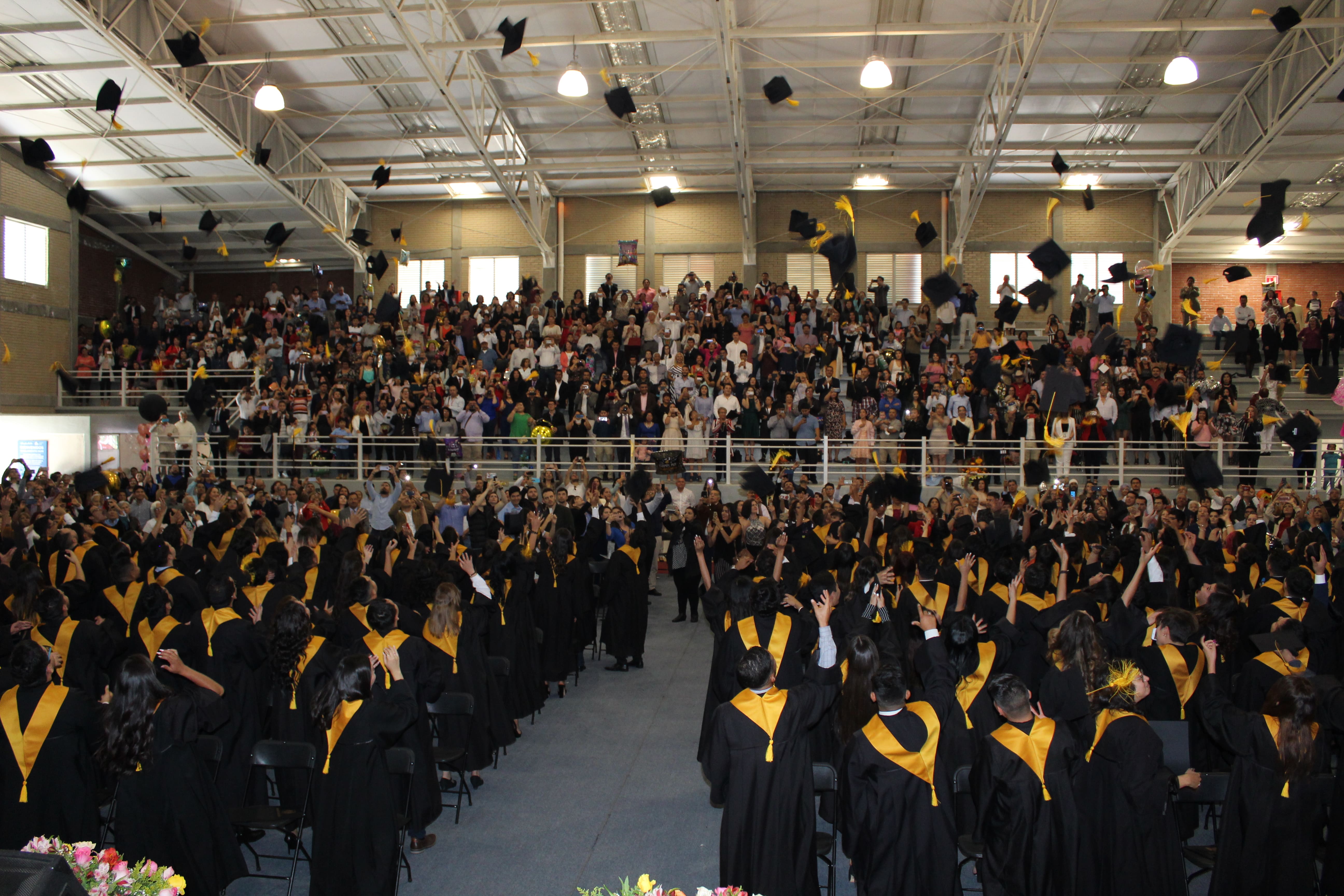 EMOTIVA CEREMONIA DE EGRESADOS LASALLISTAS DE LAS ESCUELASPROFESIONALES